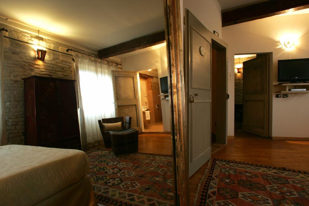 Villa Ristorante Country House Isolabelgatto Fano Zimmer foto