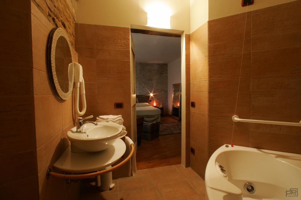 Villa Ristorante Country House Isolabelgatto Fano Zimmer foto